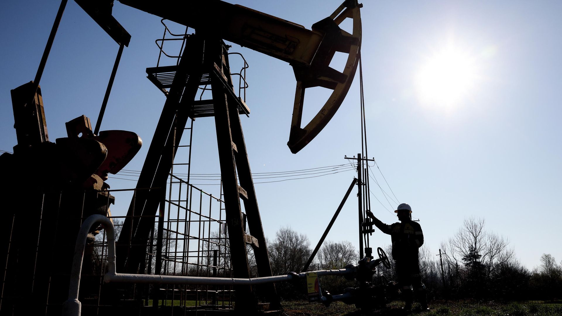 Нефтяной станок-качалка Нефтяной станок-качалка - РИА Новости, 1920, 01.04.2021
