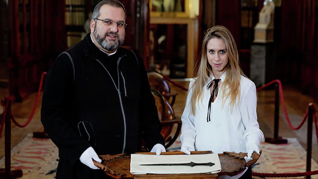 Специалист-оружиевед Виттория Далл'Армеллина с монахом-мехитаристом, отцом Серафино Джамурлианом - РИА Новости, 1920, 15.03.2020
