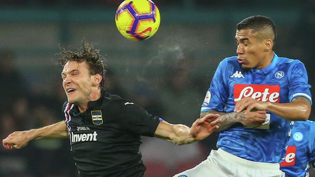 Sampdoria's Swiss midfielder Albin Ekdal (L) and Napoli's Brazilian midfielder Allan go for a header during the Italian Serie A football match Napoli vs Sampdoria on February 2, 2019 at the San Paolo stadium in Naples. (Photo by Carlo Hermann / AFP) Sampdoria's Swiss midfielder Albin Ekdal (L) and Napoli's Brazilian midfielder Allan go for a header during the Italian Serie A football match Napoli vs Sampdoria on February 2, 2019 at the San Paolo stadium in Naples. (Photo by Carlo Hermann / AFP)