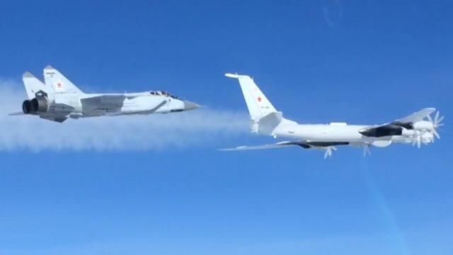 Кадры полета ТУ-142 ВКС России над Тихим и Северным Ледовитым океанами Кадры полета ТУ-142 ВКС России над Тихим и Северным Ледовитым океанами - РИА Новости, 1920, 15.03.2020