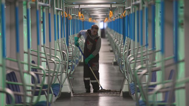 Санитарная обработка вагонов Московского метрополитена в депо Свиблово для предотвращения распространения коронавируса Санитарная обработка вагонов Московского метрополитена в депо Свиблово для предотвращения распространения коронавируса