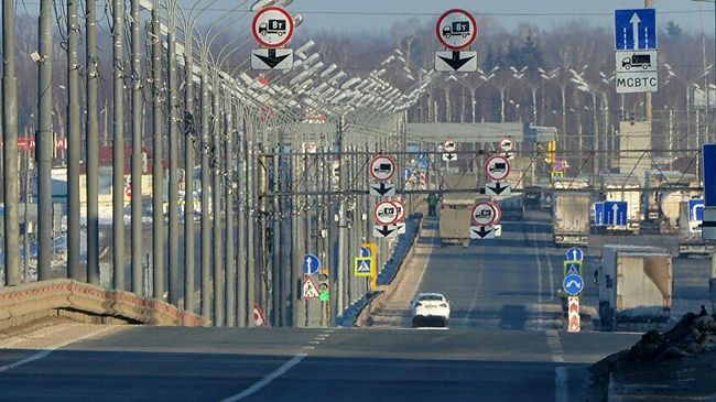 Участок границы Белоруссии и России на трассе М1 Участок границы Белоруссии и России на трассе М1