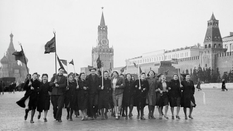 Утром 9 мая 1945 года на Красной площади Утром 9 мая 1945 года на Красной площади
