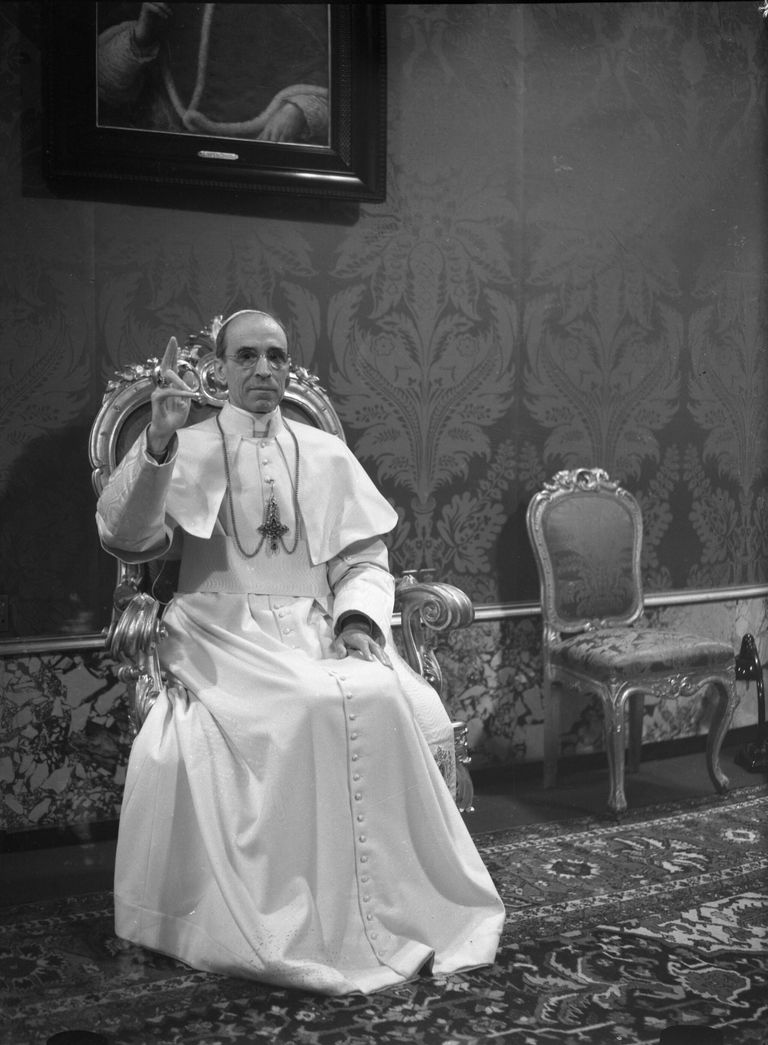 Папа Римский Пий XII во время Второй мировой войны Папа Римский Пий XII во время Второй мировой войны