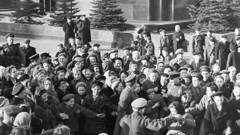 На Красной площади утром 9 мая 1945 года На Красной площади утром 9 мая 1945 года
