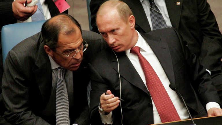 Президент России Владимир Путин, министр иностранных дел Сергей Лавров (справа налево) на заседании Совета Безопасности ООН в Нью-Йорке Президент России Владимир Путин, министр иностранных дел Сергей Лавров (справа налево) на заседании Совета Безопасности ООН в Нью-Йорке