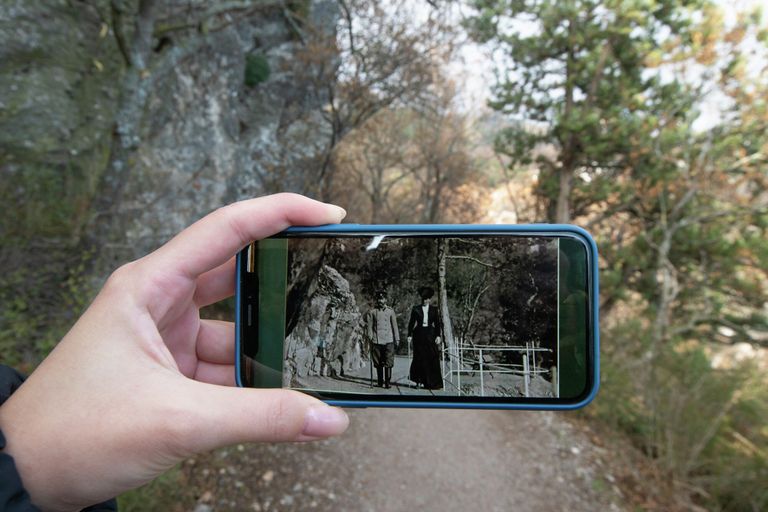 Царская тропа. Ливадия. На фотографии император Николай II с супругой Александрой Федоровной Царская тропа. Ливадия. На фотографии император Николай II с супругой Александрой Федоровной