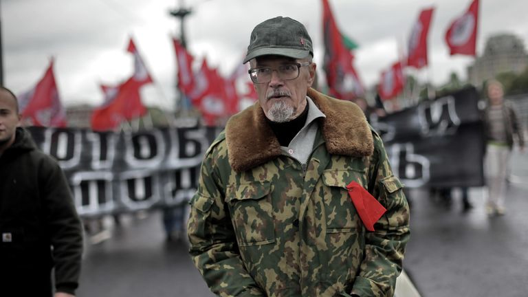 Писатель Эдуард Лимонов во время проведения марша протеста Антикапитализм-2012 в Москве Писатель Эдуард Лимонов во время проведения марша протеста Антикапитализм-2012 в Москве