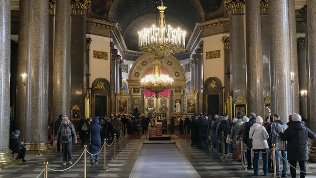 Мощи Иоанна Крестителя, выставленные в Казанском соборе Санкт-Петербурга