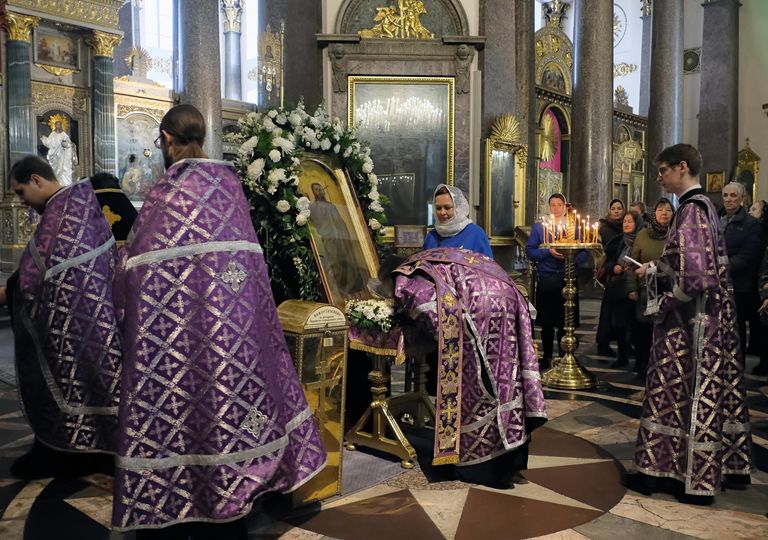 Мощи Иоанна Крестителя, выставленные в Казанском соборе Санкт-Петербурга