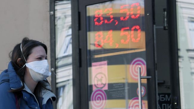 Табло курса обмена евро к рублю на одной из улиц в Москве Табло курса обмена евро к рублю на одной из улиц в Москве