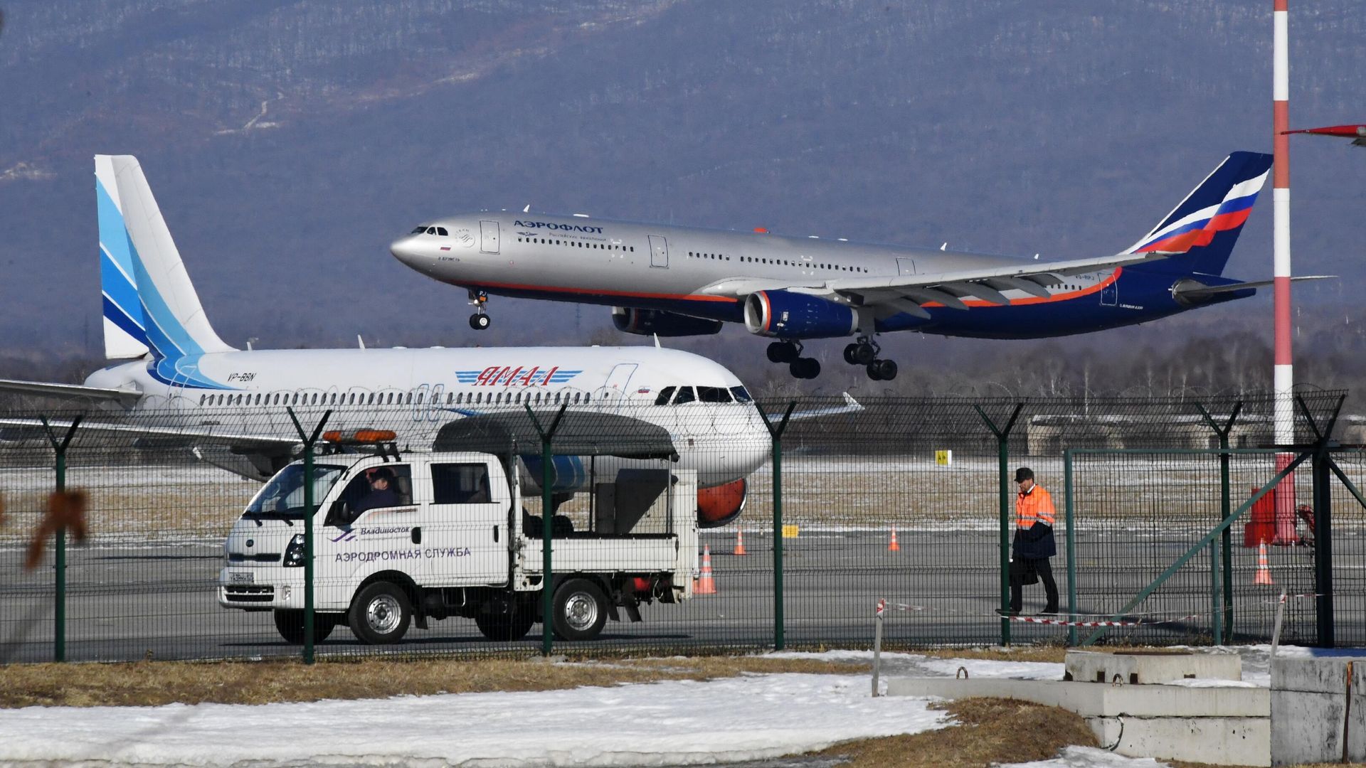 Самолеты в аэропорту Владивостока Самолеты в аэропорту Владивостока - РИА Новости, 1920, 06.02.2023