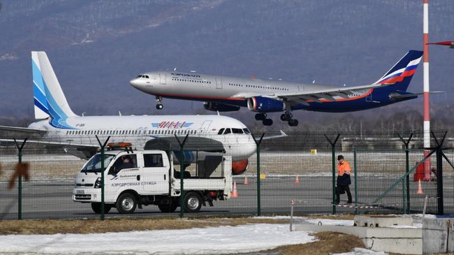 Самолеты в аэропорту Владивостока