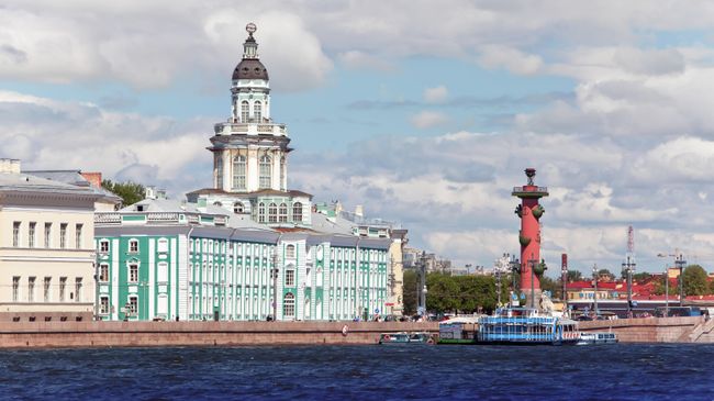 Коса Васильевского острова. Ростральная колонна и Кунсткамера Коса Васильевского острова. Ростральная колонна и Кунсткамера
