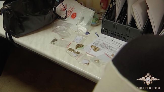Драгоценности изъятые во время оперативных мероприятий Драгоценности изъятые во время оперативных мероприятий