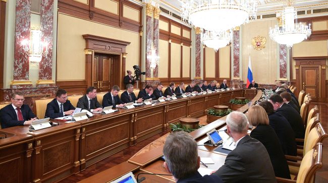 Председатель правительства РФ Михаил Мишустин проводит совещание с членами кабинета министров РФ