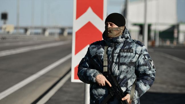 Сотрудник ОМОНа Сотрудник ОМОНа