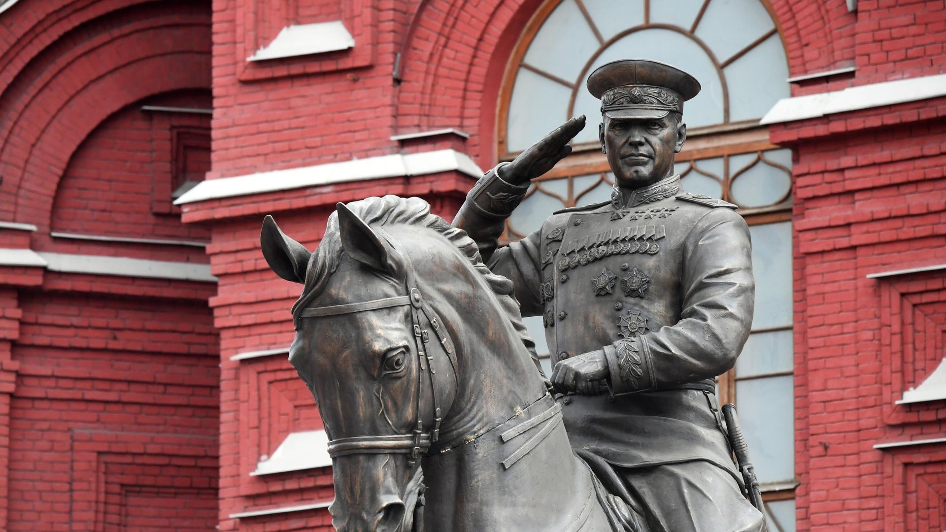 Новый памятник маршалу Георгию Константиновичу Жукову на Манежной площади в Москве Новый памятник маршалу Георгию Константиновичу Жукову на Манежной площади в Москве - РИА Новости, 1920, 26.08.2024