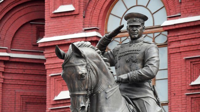 Новый памятник маршалу Георгию Константиновичу Жукову на Манежной площади в Москве Новый памятник маршалу Георгию Константиновичу Жукову на Манежной площади в Москве