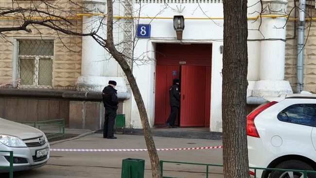 Обстановка около дома на Волоколамском шоссе, где было совершено тройное убийство. 21 марта 2020 Обстановка около дома на Волоколамском шоссе, где было совершено тройное убийство. 21 марта 2020