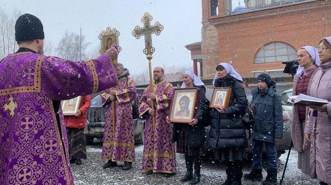 Автомобильный крестный ход против коронавируса в Екатеринбурге Автомобильный крестный ход против коронавируса в Екатеринбурге