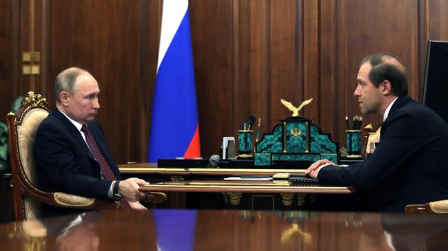 Президент РФ Владимир Путин и министр промышленности и торговли РФ Денис Мантуров Президент РФ Владимир Путин и министр промышленности и торговли РФ Денис Мантуров