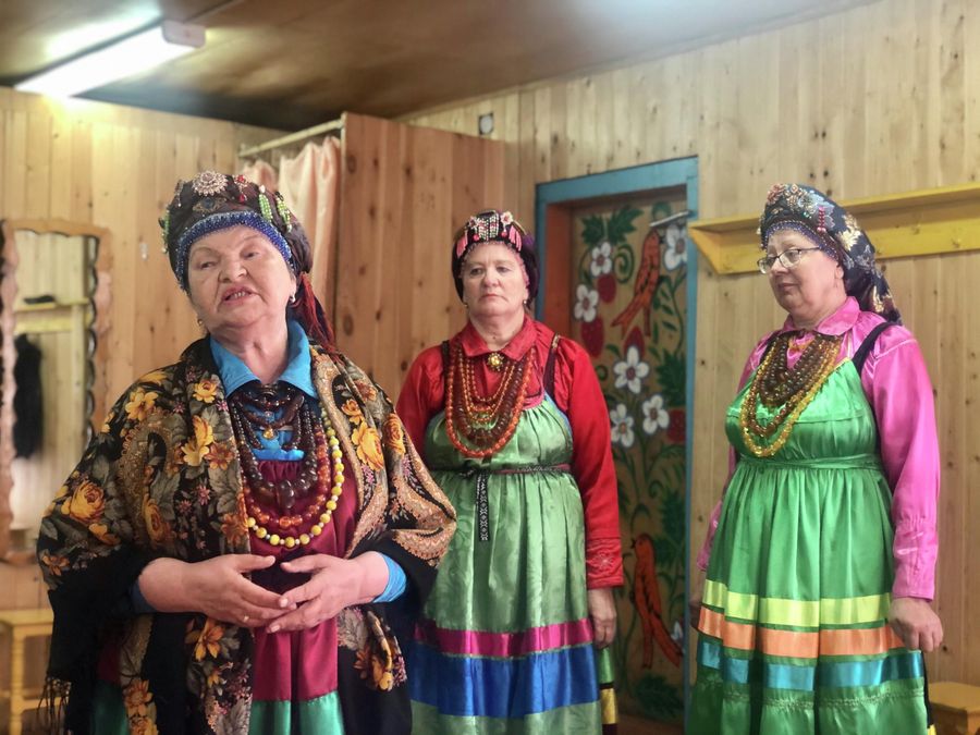 Сотрудницы центра старообряцев 