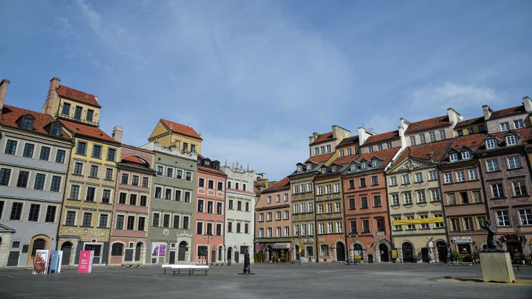 Пустая Рыночная площадь в Старом городе Варшавы Пустая Рыночная площадь в Старом городе Варшавы