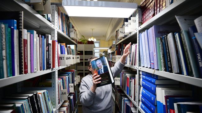 Книга Сергея Лаврова Между прошлым и будущим