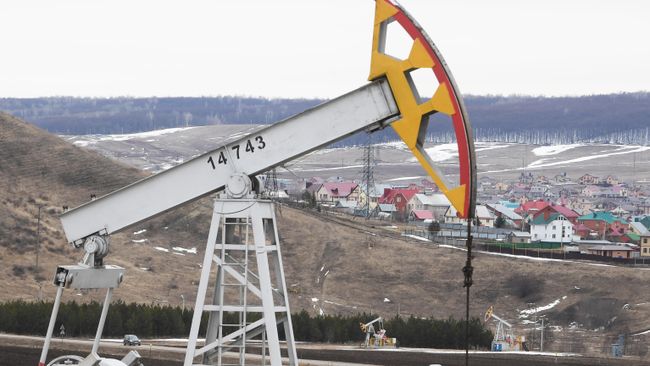 Работа нефтяных станков - качалок Работа нефтяных станков - качалок