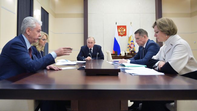 Президент РФ Владимир Путин проводит совещание по ситуации с коронавирусной инфекцией Президент РФ Владимир Путин проводит совещание по ситуации с коронавирусной инфекцией