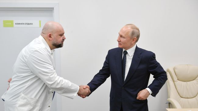Президент РФ Владимир Путин и главный врач ГБУЗ Городская клиническая больница No 40 ДЗМ Денис Проценко Президент РФ Владимир Путин и главный врач ГБУЗ Городская клиническая больница No 40 ДЗМ Денис Проценко