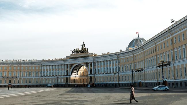 Дворцовая площадь в Санкт-Петербурге Дворцовая площадь в Санкт-Петербурге