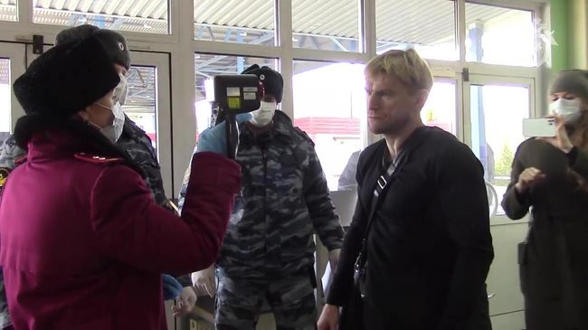 Совладелец сгоревшего торгового центра Зимняя вишня Вячеслав Вишневский, экстрадированный из Польши в Россию. Стоп-кадр видео Совладелец сгоревшего торгового центра Зимняя вишня Вячеслав Вишневский, экстрадированный из Польши в Россию. Стоп-кадр видео