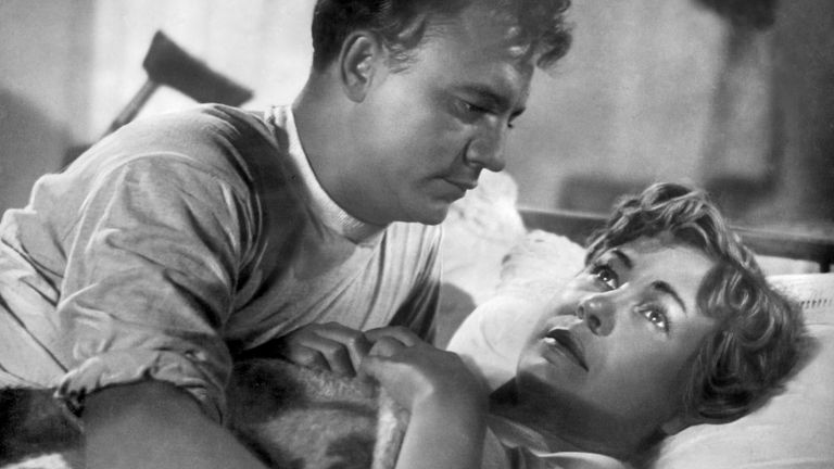 Кадр из кинофильма режиссера Александра Григорьевича Зархи (1908-1997) Высота. Киностудия Мосфильм, 1957 год. Катя Петрашень - артистка Инна Макарова, Николай Пасечник - артист Николай Рыбников