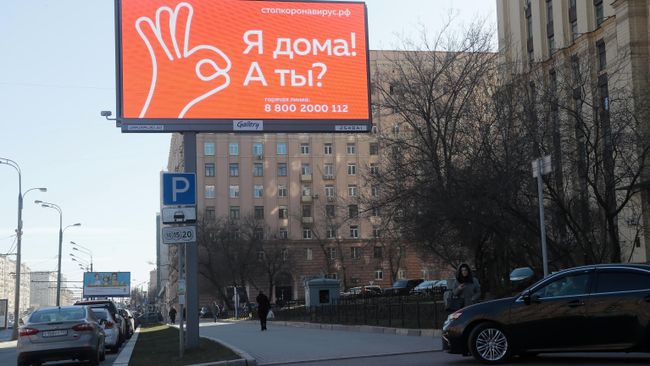 Билборд с социальной рекламой, направленной на профилактику распространения коронавирусной инфекции на одной из улиц Москвы Билборд с социальной рекламой, направленной на профилактику распространения коронавирусной инфекции на одной из улиц Москвы