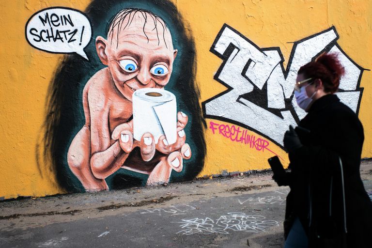 Граффити с изображением Голлума из Властелина колец в Берлине, Германия Граффити с изображением Голлума из Властелина колец в Берлине, Германия