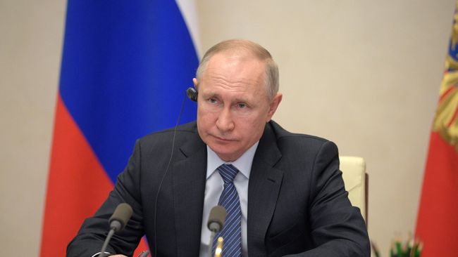Президент РФ Владимир Путин во время участия в саммите лидеров Большой двадцатки по коронавирусу в режиме видеоконференции