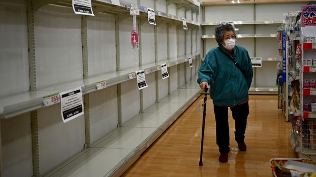 Магазин в Токио во время ситуации с COVID-19 Магазин в Токио во время ситуации с COVID-19