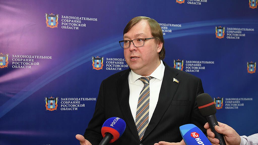 Председатель законодательного собрания Ростовской области Александр Ищенко Председатель законодательного собрания Ростовской области Александр Ищенко - РИА Новости, 1920, 22.12.2025