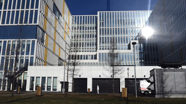 Здание больницы, предназначенной для пациентов с подозрением на коронавирус, в московском посёлке Коммунарка Здание больницы, предназначенной для пациентов с подозрением на коронавирус, в московском посёлке Коммунарка