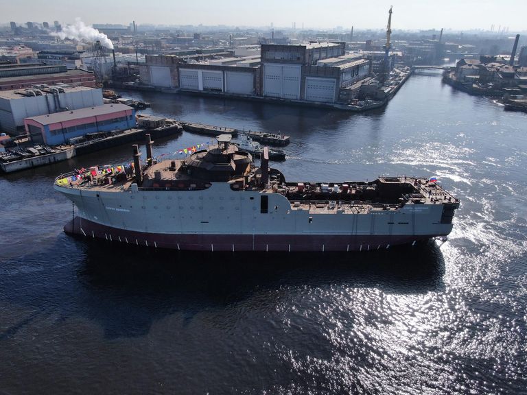 Церемония спуска на воду большого морозильного рыболовного траулера Капитан Вдовиченко проекта СТ-192 Церемония спуска на воду большого морозильного рыболовного траулера Капитан Вдовиченко проекта СТ-192