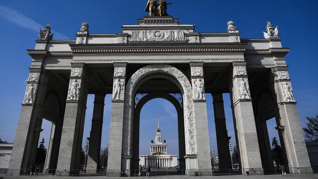 Перекрытый вход на территорию ВДНХ в Москве Перекрытый вход на территорию ВДНХ в Москве