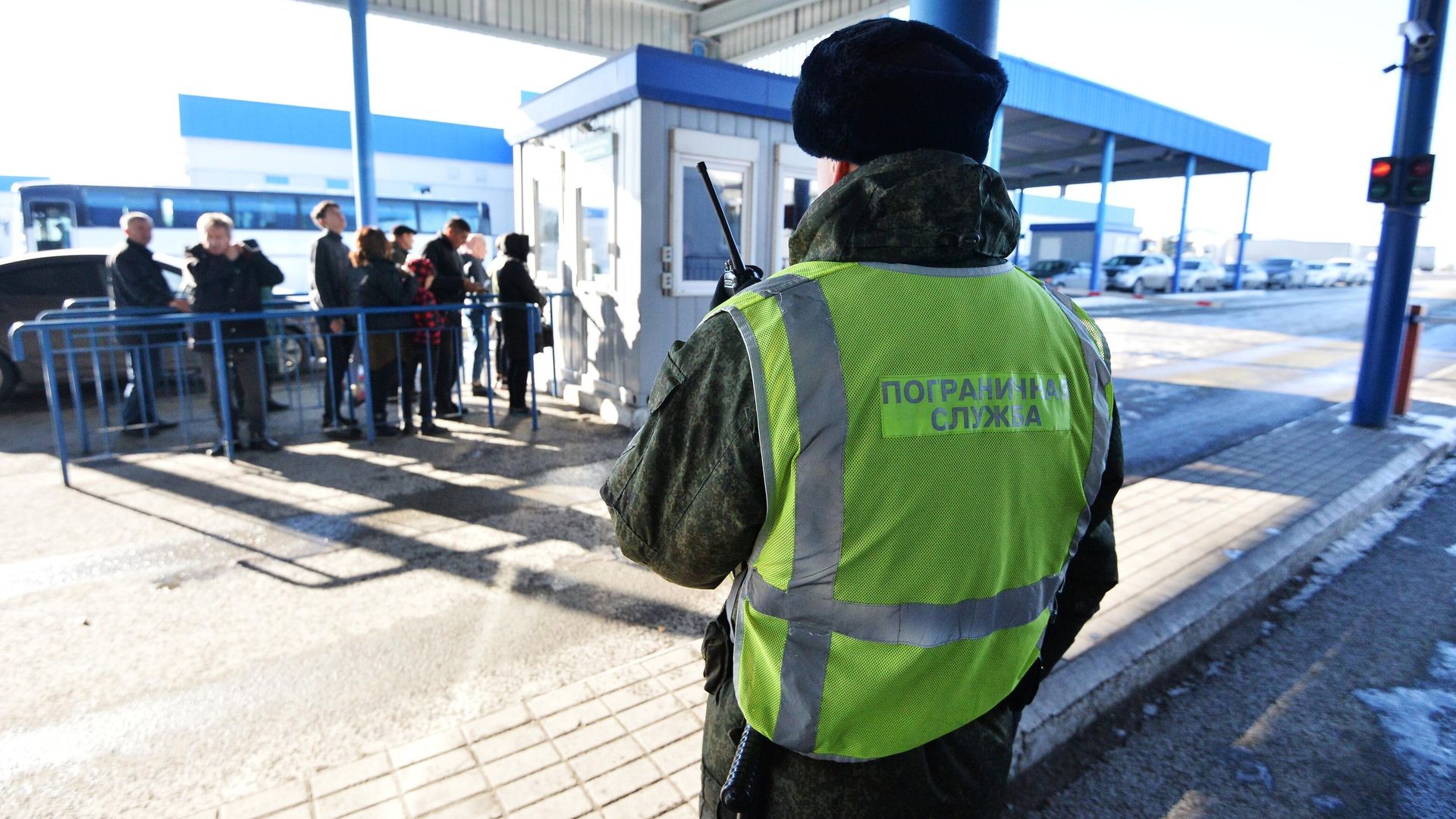 Военнослужащий пограничного управления ФСБ России на пограничном контрольно-пропускном пункте Бугристое российско-казахстанской границы Военнослужащий пограничного управления ФСБ России на пограничном контрольно-пропускном пункте Бугристое российско-казахстанской границы - РИА Новости, 1920, 29.03.2022