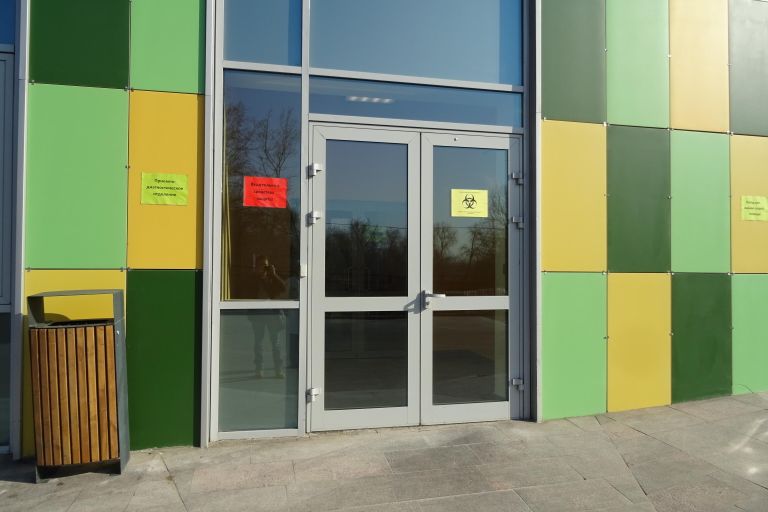 Больница №67, вход в приемное отделение. Больница №67, вход в приемное отделение.
