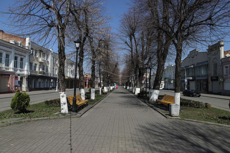 Пустая улица Мира в центре Владикавказа Пустая улица Мира в центре Владикавказа