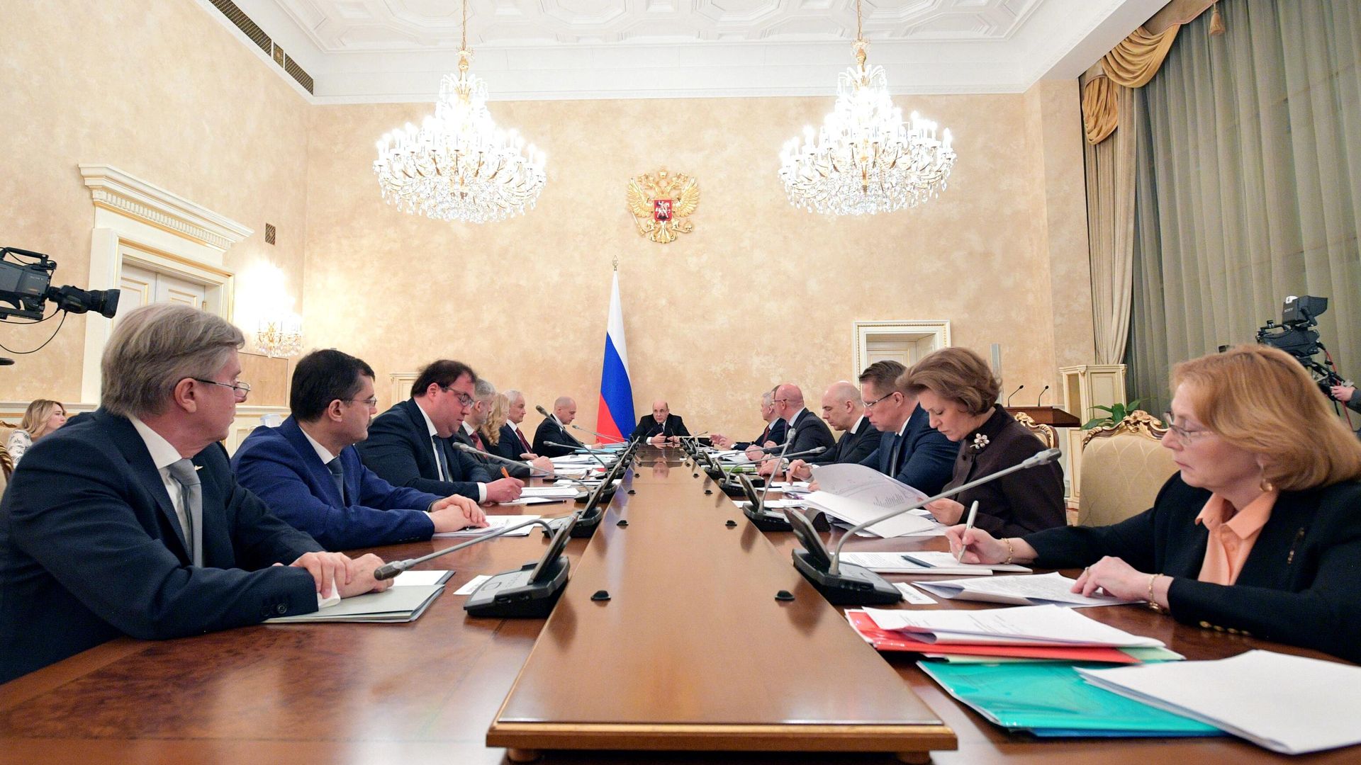 Председатель правительства РФ Михаил Мишустин проводит заседание президиума Координационного совета при правительстве РФ по борьбе с распространением новой коронавирусной инфекции Председатель правительства РФ Михаил Мишустин проводит заседание президиума Координационного совета при правительстве РФ по борьбе с распространением новой коронавирусной инфекции - РИА Новости, 1920, 13.11.2020