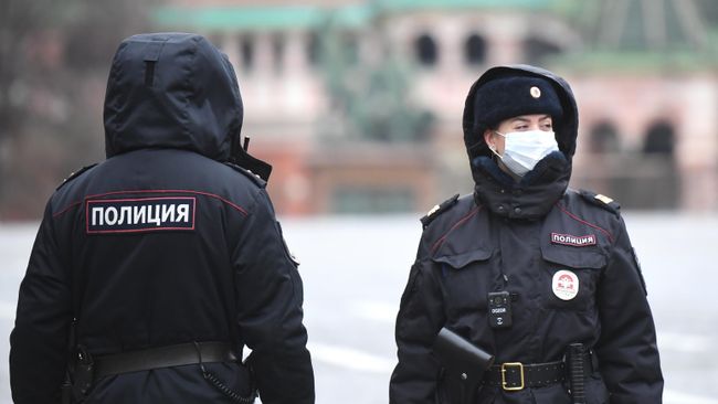 Сотрудники полиции Сотрудники полиции