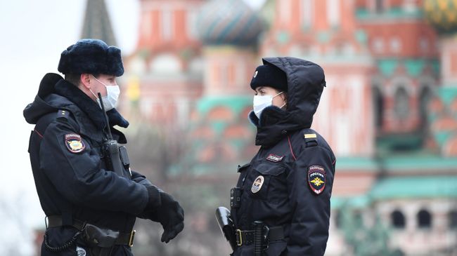 Сотрудники полиции на Красной площади Сотрудники полиции на Красной площади