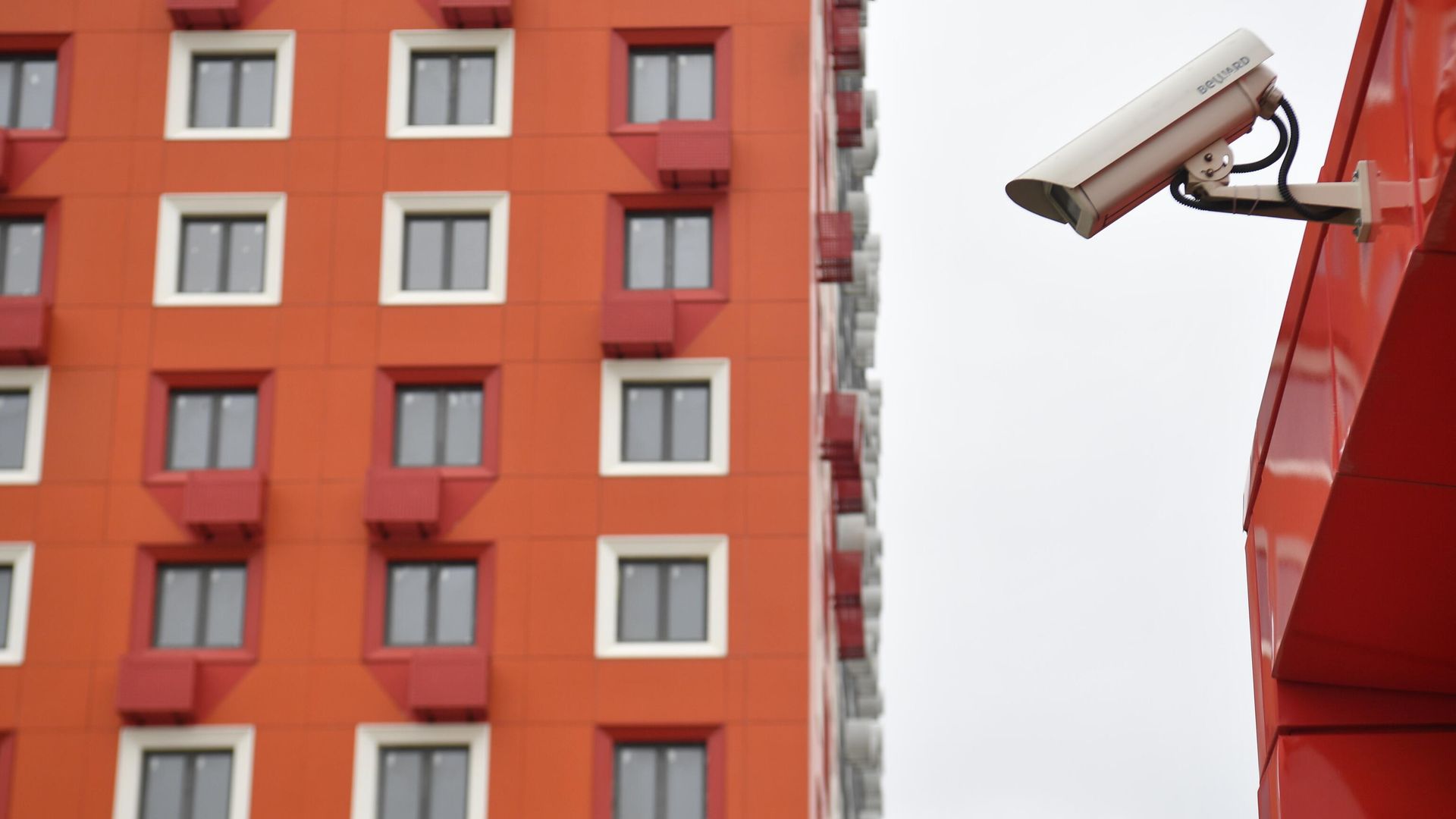 Видеокамера у подъезда жилого дома в Москве - РИА Новости, 1920, 21.10.2020